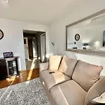 Apartment View Metro Wifi 1gb 80'tv Netflix Disney+ Hbo