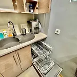 View Metro Wifi 1gb 80'tv Netflix Disney+ Hbo Apartment Warsaw