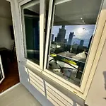 View Metro Wifi 1gb 80'tv Netflix Disney+ Hbo Apartment Warsaw