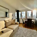 Apartment View Metro Wifi 1gb 80'tv Netflix Disney+ Hbo *