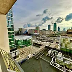 Apartment View Metro Wifi 1gb 80'tv Netflix Disney+ Hbo