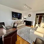 View Metro Wifi 1gb 80'tv Netflix Disney+ Hbo Apartment