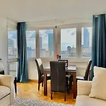 Apartment View Metro Wifi 1gb 80'tv Netflix Disney+ Hbo Warsaw