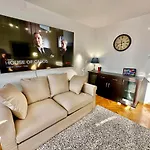View Metro Wifi 1gb 80'tv Netflix Disney+ Hbo * Варшава