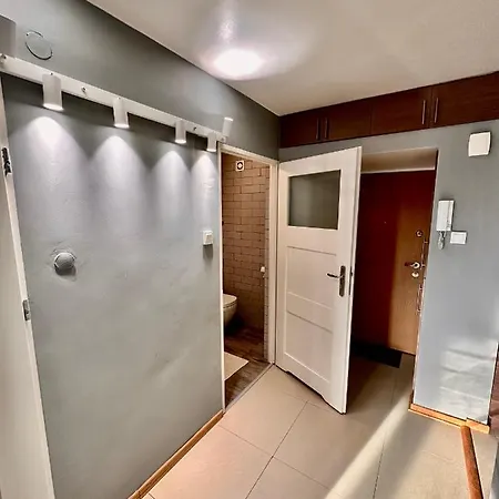 View Metro Wifi 1gb 80'tv Netflix Disney+ Hbo * Warsaw