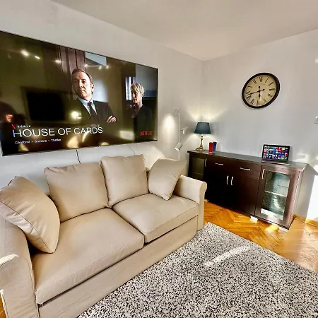 View Metro Wifi 1gb 80'tv Netflix Disney+ Hbo * Warsaw