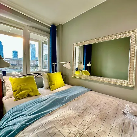 View Metro Wifi 1gb 80'tv Netflix Disney+ Hbo Warsaw