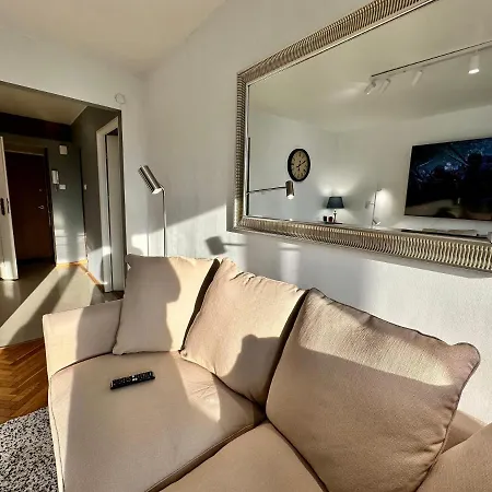 View Metro Wifi 1gb 80'tv Netflix Disney+ Hbo Apartment Warsaw