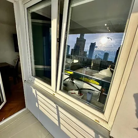 View Metro Wifi 1gb 80'tv Netflix Disney+ Hbo Apartment Warsaw