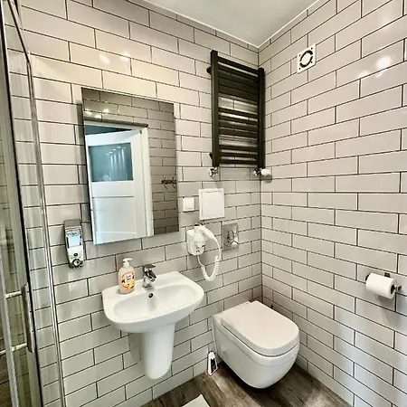 View Metro Wifi 1gb 80'tv Netflix Disney+ Hbo Apartment