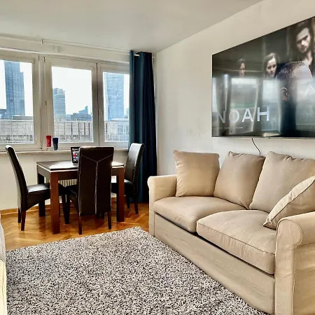 View Metro Wifi 1gb 80'tv Netflix Disney+ Hbo Apartment *