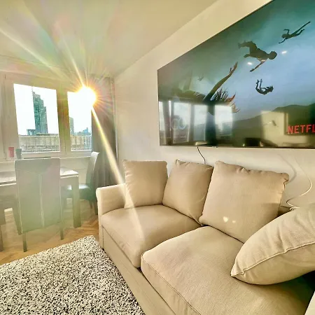 Apartment View Metro Wifi 1gb 80'tv Netflix Disney+ Hbo Warschau