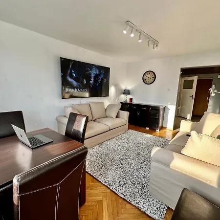 View Metro Wifi 1gb 80'tv Netflix Disney+ Hbo Apartment