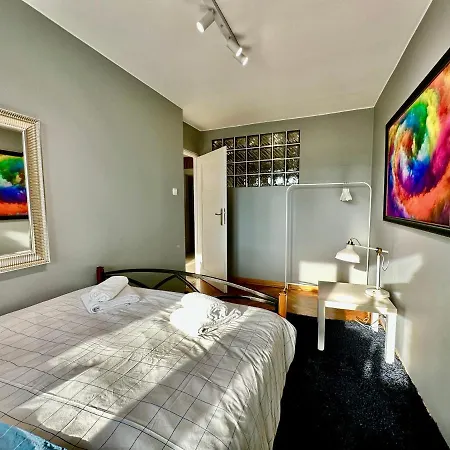 View Metro Wifi 1gb 80'tv Netflix Disney+ Hbo Apartment *