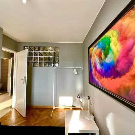 View Metro Wifi 1gb 80'tv Netflix Disney+ Hbo Apartment Warsaw