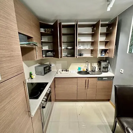 View Metro Wifi 1gb 80'tv Netflix Disney+ Hbo Apartment