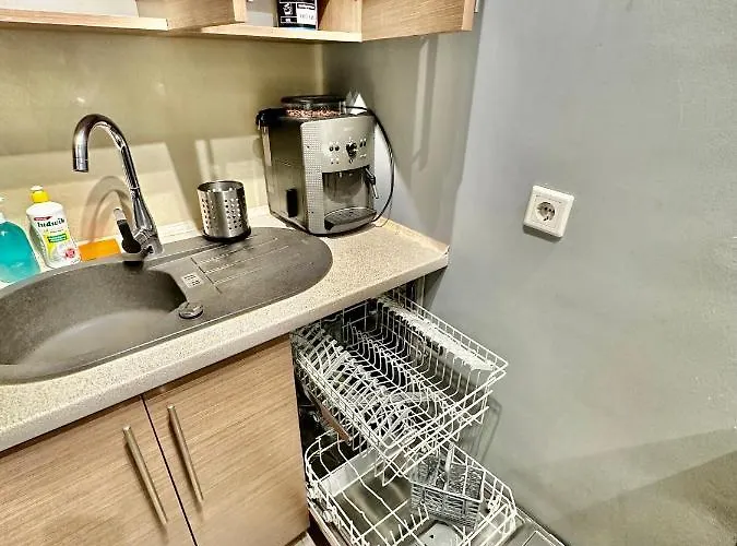 View Metro Wifi 1gb 80'tv Netflix Disney+ Hbo Apartment Warsaw