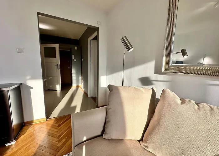 View Metro Wifi 1gb 80'tv Netflix Disney+ Hbo Warsaw