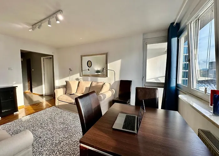 View Metro Wifi 1gb 80'tv Netflix Disney+ Hbo Apartment