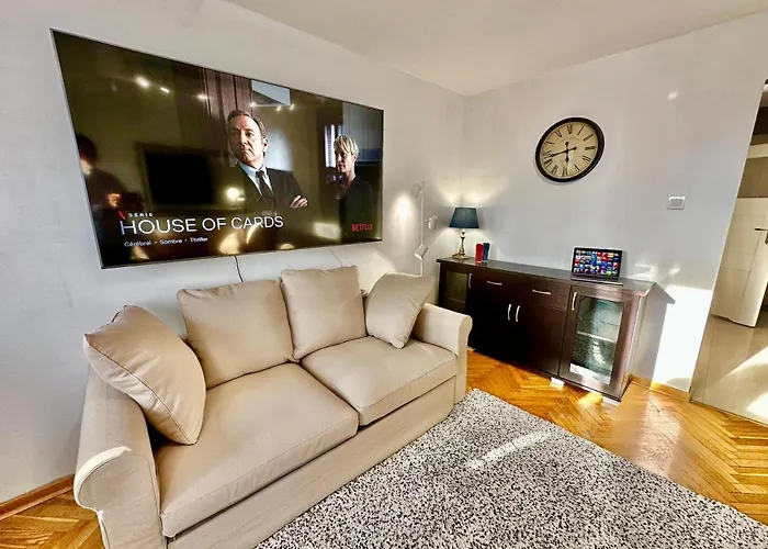 View Metro Wifi 1gb 80'tv Netflix Disney+ Hbo * Warsaw