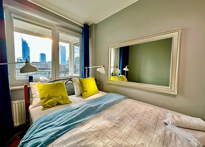 View Metro Wifi 1gb 80'tv Netflix Disney+ Hbo Warsaw