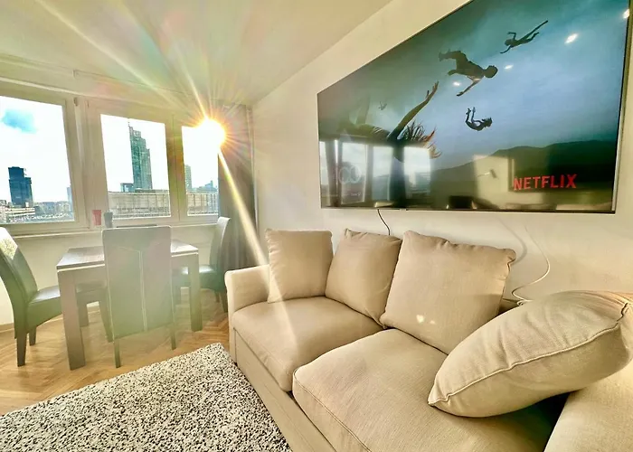 Apartment View Metro Wifi 1gb 80'tv Netflix Disney+ Hbo Warsaw