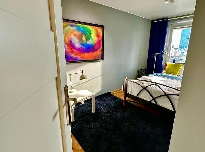 View Metro Wifi 1gb 80'tv Netflix Disney+ Hbo Warsaw