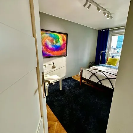 View Metro Wifi 1gb 80'tv Netflix Disney+ Hbo Varsóvia